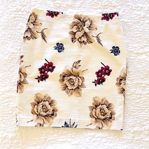 NWT Ann Taylor floral pencil skirt - size 8P